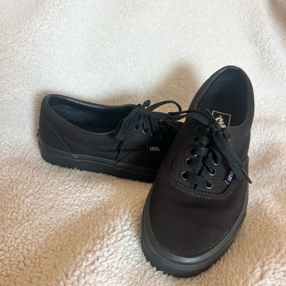 Vans All-Black Canvas Shoes 🐼🖤